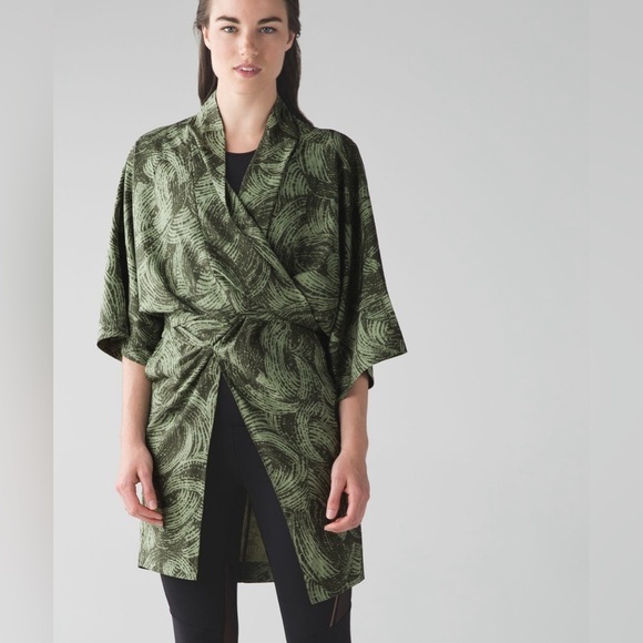 Lululemon Yoga Haven Kimono Mini Wavy Desert Olive Fatigue Green Cardigan EUC 10 - Picture 1 of 12